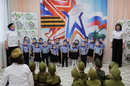 В Буинске боец, вернувшийся из СВО, посетил детский сад, где воспитывается его дочь  (фото, видео)
