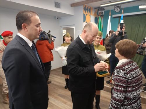 Асгат Сафаров вручил медали в честь 80-летие Победы ветеранам Буинска