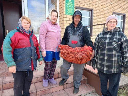 Сегодня буинцы отправили помощь в Луганск. Особенно активными были жители Чураково и Рунги (фото, видео)