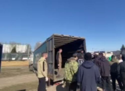 Сегодня буинцы отправили помощь в Луганск. Особенно активными были жители Чураково и Рунги (фото, видео)