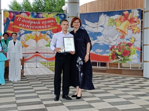 11 - «золотых», 10 - «серебряных».   Сегодня в Буинске выпускникам вручили медали (фото, видео)