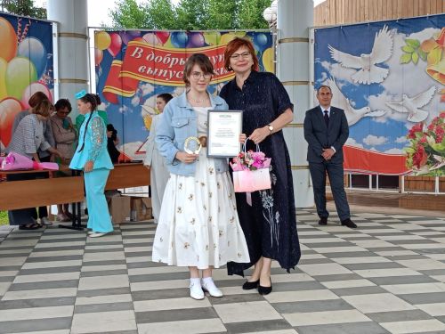 11 - «золотых», 10 - «серебряных».   Сегодня в Буинске выпускникам вручили медали (фото, видео)
