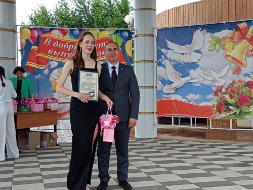 11 - «золотых», 10 - «серебряных».   Сегодня в Буинске выпускникам вручили медали (фото, видео)