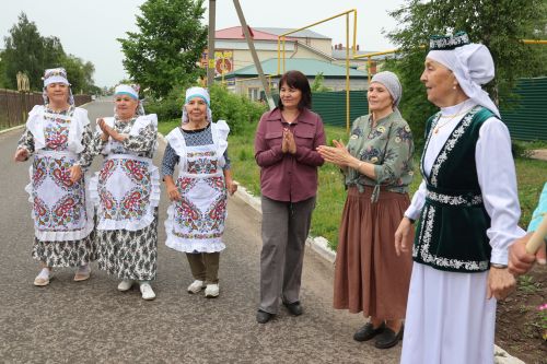 В Буинском районе полотенца для Сабантуя собирали на мотоблоке ( фото, видео)