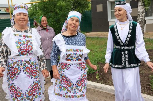 Буа районында Сабан туйга сөлгене мотоблок арбасына утырып җыйдылар (фото, видео)
