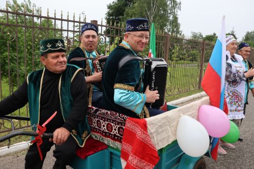 В Буинском районе полотенца для Сабантуя собирали на мотоблоке ( фото, видео)