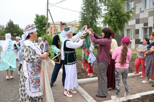 В Буинском районе полотенца для Сабантуя собирали на мотоблоке ( фото, видео)