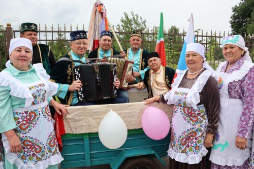 В Буинском районе полотенца для Сабантуя собирали на мотоблоке ( фото, видео)