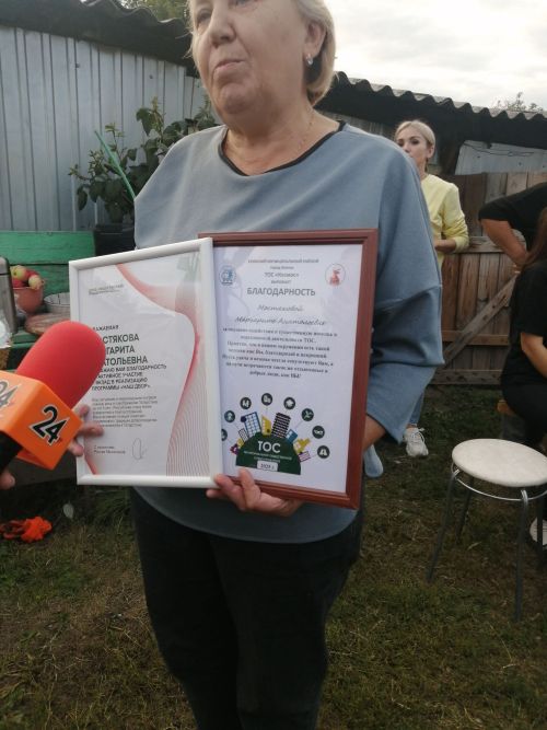 «Наш двор – наша кормилица». Как соседи в Буинске превращали свои территории в ягодные и цветочные сады (фото, видео)
