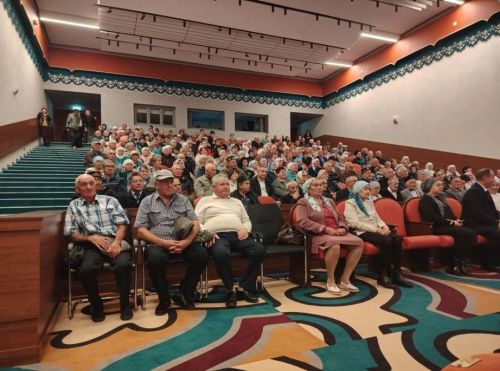 Сегодня в Буинском драматическом театре чествовали представителей старшего поколения