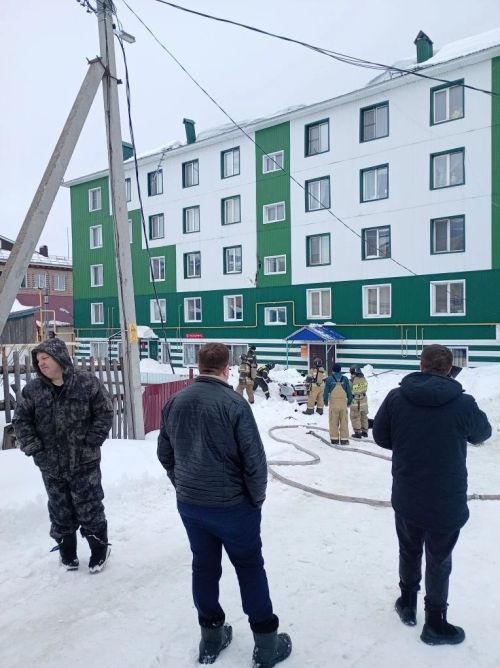 В Буинске снег, сошедший с крыши, раздавил автомобиль