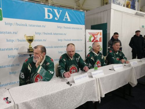 Легенды татарстанского хоккея посетили Буинск (фоторепортаж)