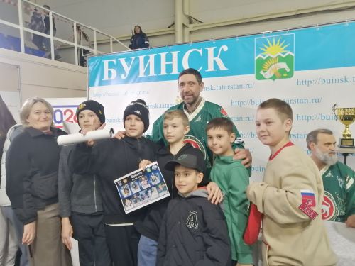 Легенды татарстанского хоккея посетили Буинск (фоторепортаж)