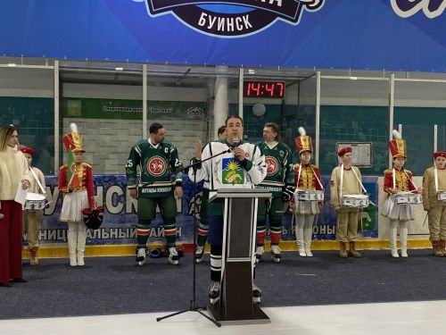 Легенды татарстанского хоккея посетили Буинск (фоторепортаж)