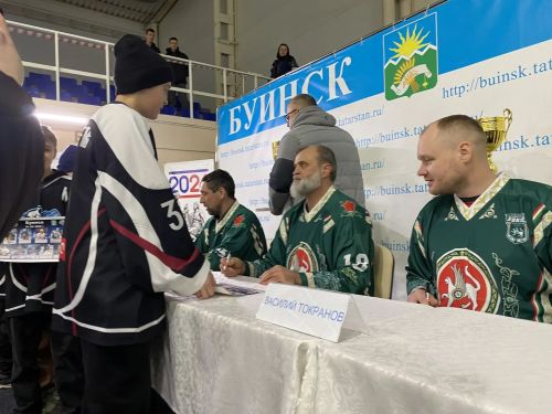 Легенды татарстанского хоккея посетили Буинск (фоторепортаж)