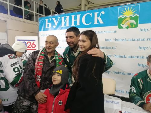 Легенды татарстанского хоккея посетили Буинск (фоторепортаж)