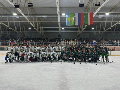 Легенды татарстанского хоккея посетили Буинск (фоторепортаж)