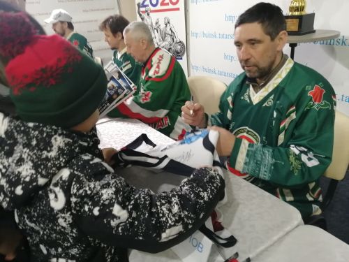 Легенды татарстанского хоккея посетили Буинск (фоторепортаж)
