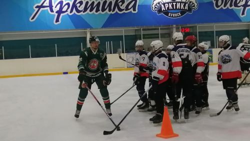 Легенды татарстанского хоккея посетили Буинск (фоторепортаж)