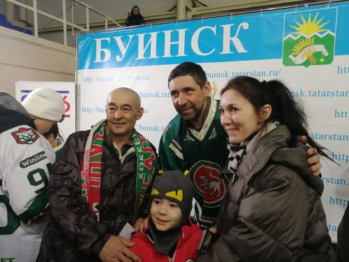 Легенды татарстанского хоккея посетили Буинск (фоторепортаж)