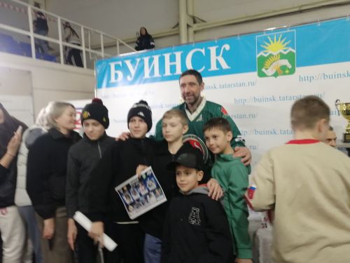 Легенды татарстанского хоккея посетили Буинск (фоторепортаж)