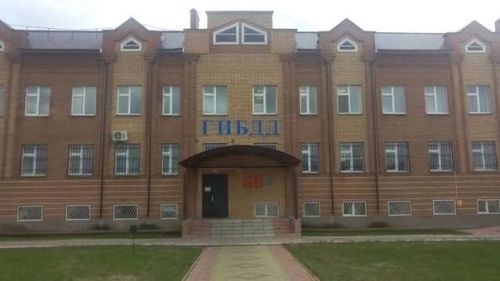 По статье «Применение насилия в отношении представителя власти» возбуждено уголовное дело в отношении водителя «Мерседеса», сбившего сотрудника Буинского отделения ГАИ