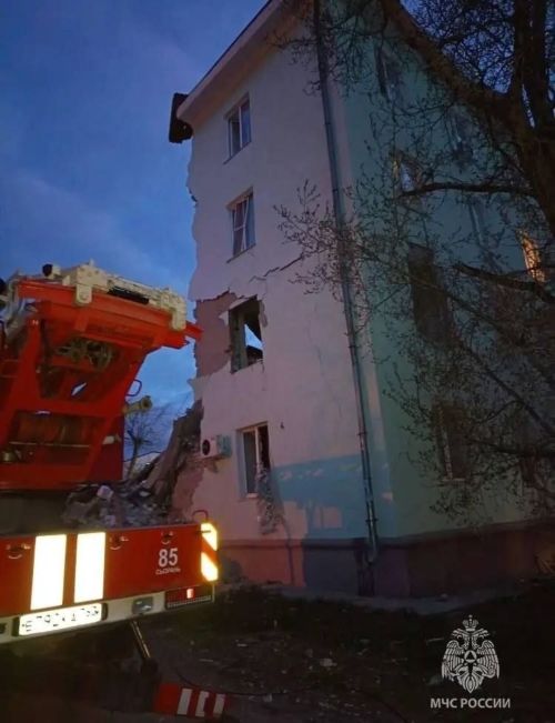 В городе Сызрань Самарской области беспилотник атаковал многоквартирный дом