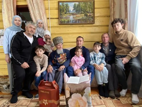 Глава Буинского района поздравил ветеранов Великой Отечественной войны с наступающим Днем Победы.