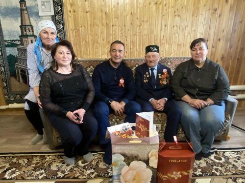 Глава Буинского района поздравил ветеранов Великой Отечественной войны с наступающим Днем Победы.