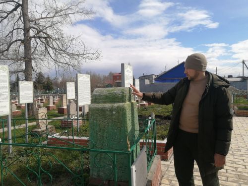 В Буинске кедры подаренные земляками, были высажены в окрестностях старого татарского кладбища