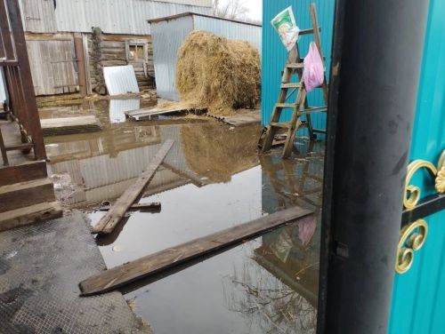 В деревне Бик-Утеево Буинского района вода затопила дворы (+фото)