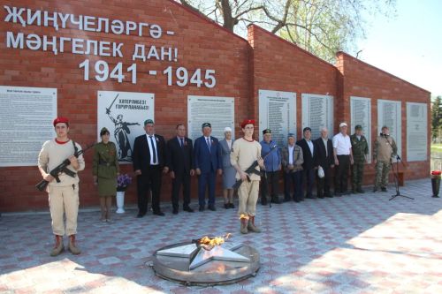 В Буинском районе, в деревне Старые Тинчали, открылась мемориальная доска в честь нашего земляка, участника СВО Белова Эдуарда Александровича