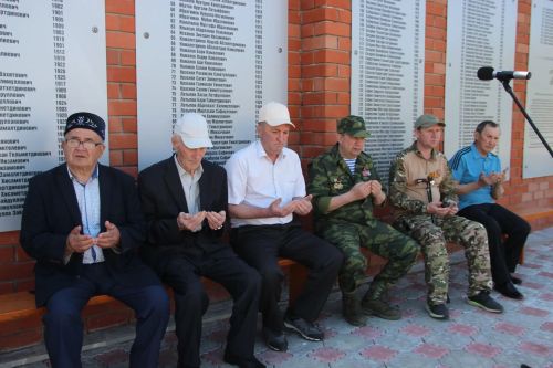 В Буинском районе, в деревне Старые Тинчали, открылась мемориальная доска в честь нашего земляка, участника СВО Белова Эдуарда Александровича
