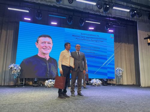 «Казан егетләре» төркеменнән җырлар, район һәм дәваханә җитәкчелегеннән рәхмәт сүзләре. Буада медицина хезмәткәрләрен тәбрикләделәр