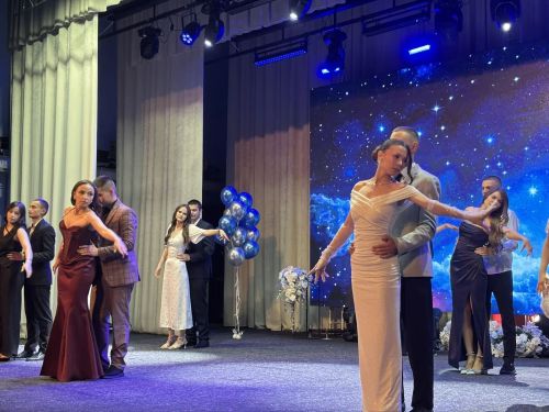 Бүген Буада медицина училищесын тәмамлаган егет һәм кызлар дипломнар алдылар
