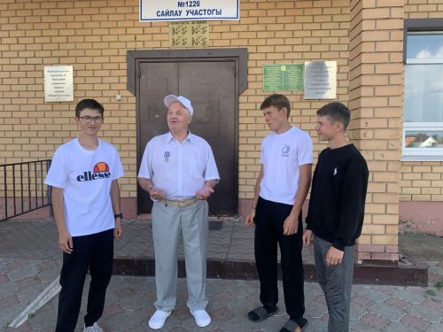 Педагог-наставник из Буинского района Асаф Хасанов получал  пачки писем от своих учеников, служивших в армии,  со словами благодарности