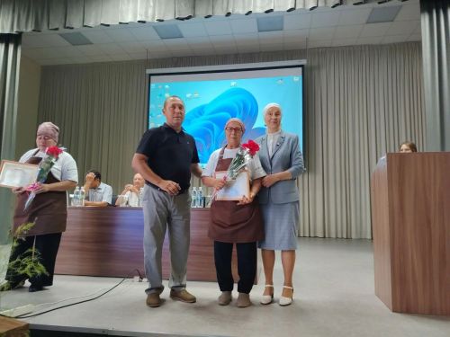 Тепло заботы: в Буинске поблагодарили серебряных волонтеров за помощь бойцам (фоторепортаж)