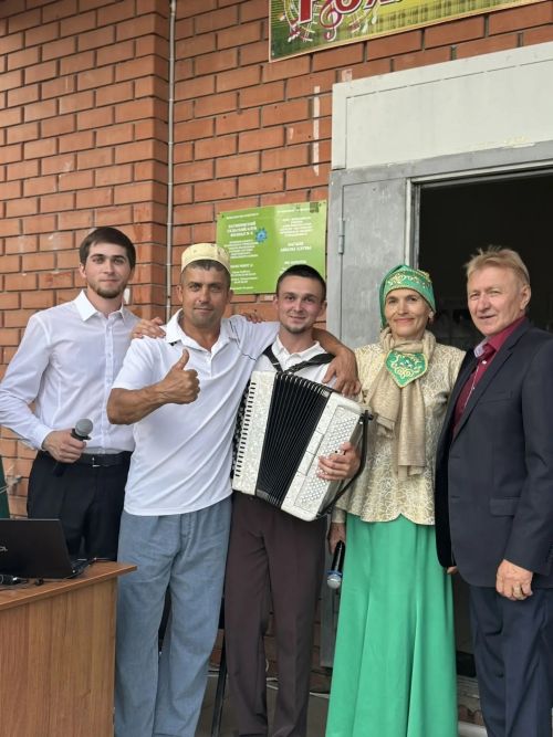 Семья Мусиных из деревни Новые Чечкабы Буинского района совершила трогательное путешествие по следам своего отца. Они посетили места в Апастовском районе, где глава семьи в юности работал на лесозаготовках.