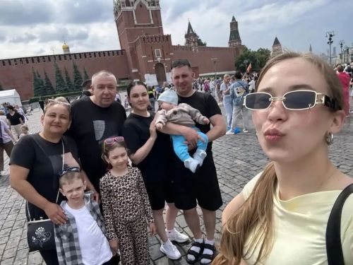 В республиканском конкурсе красоты, материнства и семьи «Нечкэбил» от Буинского района участвует семья  Гарифяновых