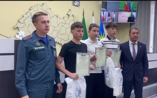 Сегодня в администрации Буинского района выразили благодарность подросткам, которые помогли людям во время пожара