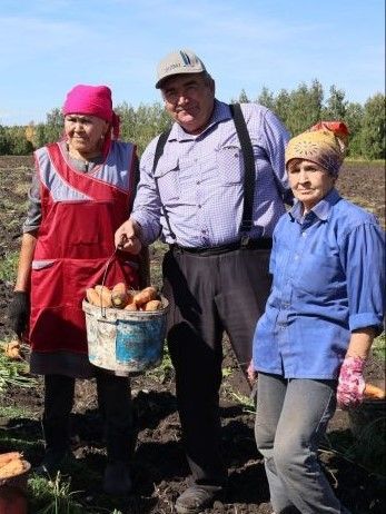 Фирдус Салаватуллин из села Аксу Буинского района советует не спешить с уборкой картофеля