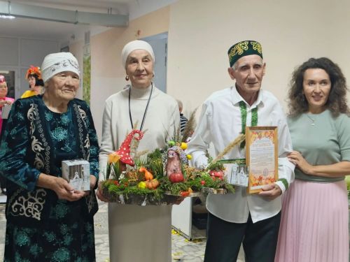 Среди ветеранов Буинска  организовали конкурс-выставку «Дары осени»