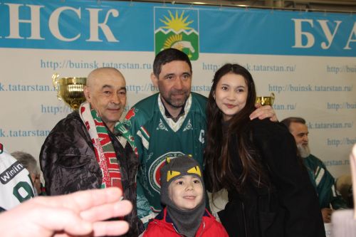 Легенды татарстанского хоккея посетили Буинск