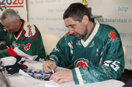 Легенды татарстанского хоккея посетили Буинск