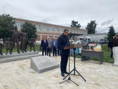 В селе Исаково Буинского района состоялось открытие памятника учителям и презентация книги о подвиге земляков в годы Великой Отечественной войны