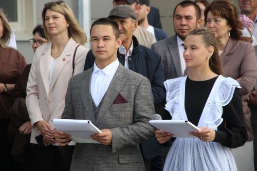 Праздничная линейка, посвящённая Дню знаний в Лицее № 2