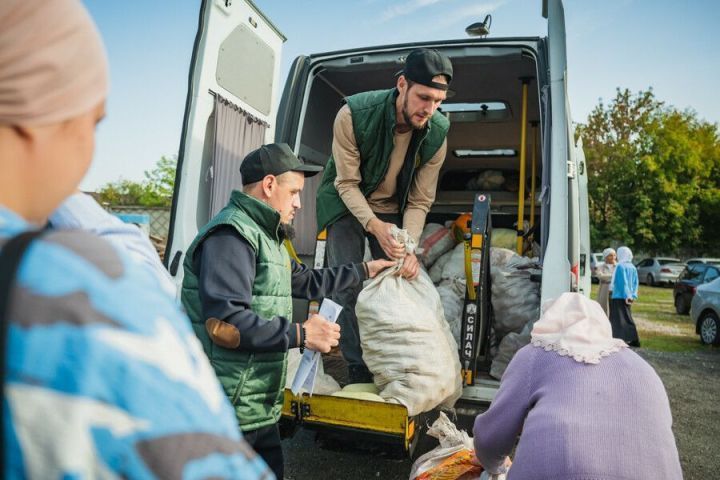 Благотворительный фонд «Закят» в течение часа раздал нуждающимся 1,5 тонны овощей