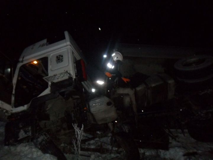 В Буинском районе вылетел в кювет грузовой автомобиль из Казахстана (+фото)