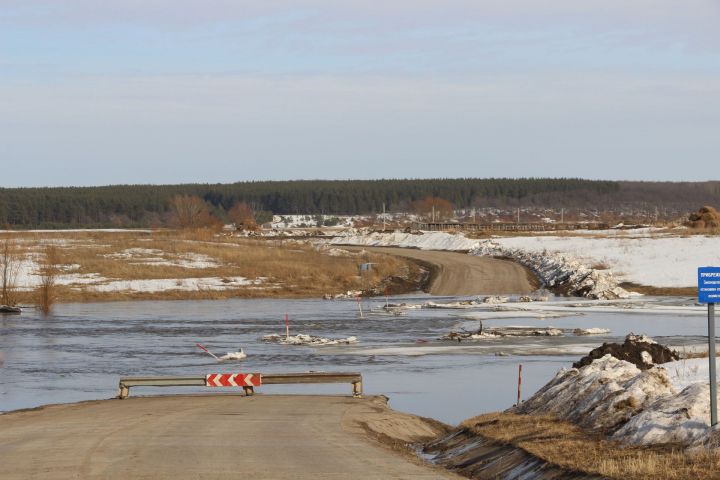 В Татарстане ушли под воду два моста через Свиягу