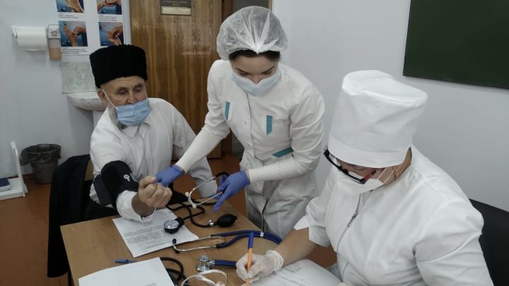 В Буинске открылся ещё один пункт вакцинации, который посетил глава района Ранис Камартдинов (ВИДЕО)